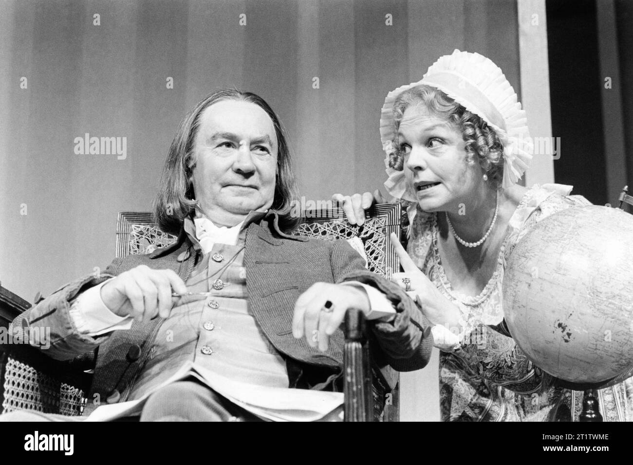 Peter Sallis (Mr Bennet), Pauline Yates (Mrs Bennet) in PRIDE AND PREJUDICE by Jane Austen at the Old Vic, London SE1  29/09/1986  adapted by David Pownall  design: Poppy Mitchell  lighting: Mick Hughes  director: Bill Pryde Stock Photo