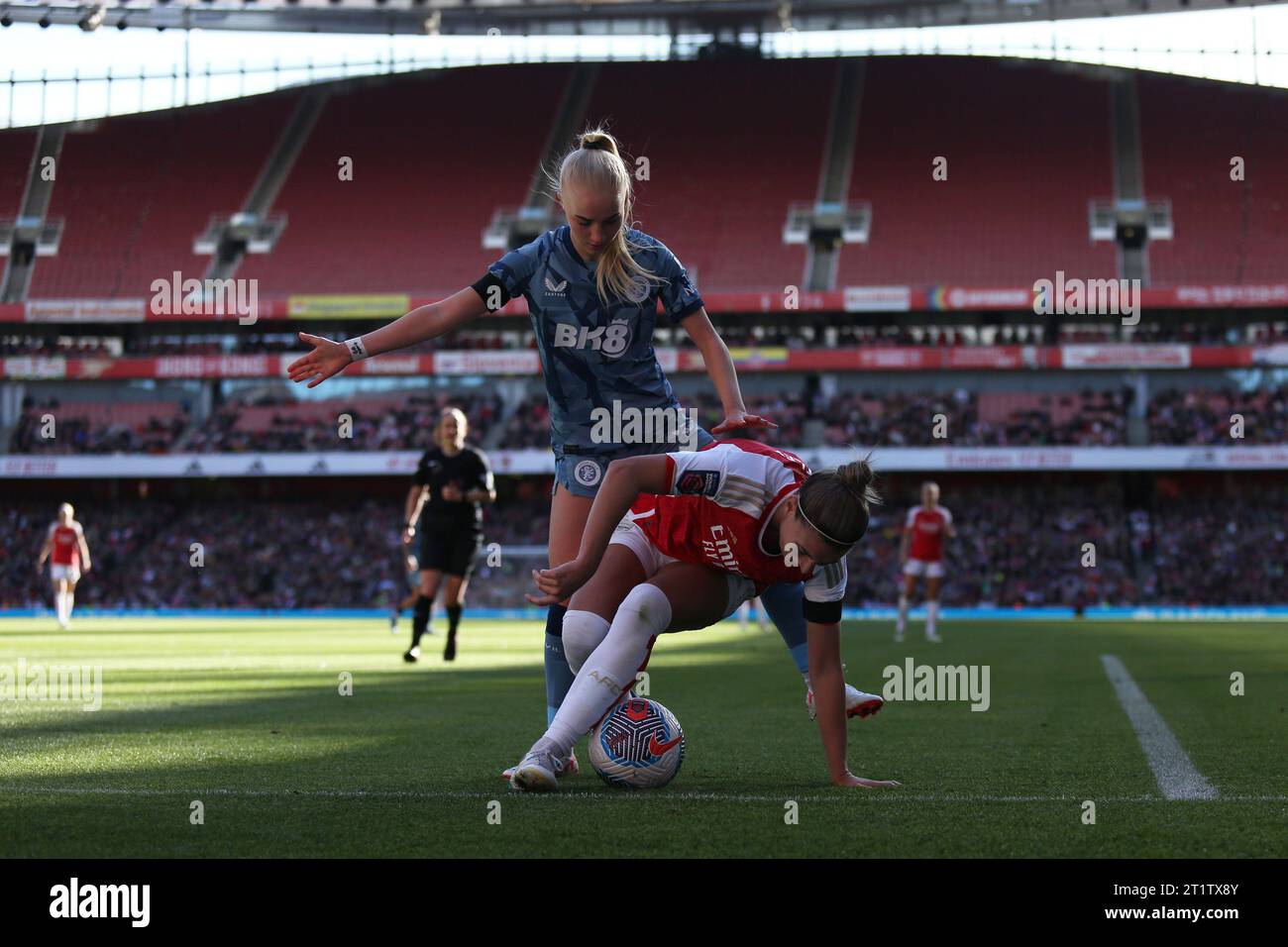 London, UK. 15th Oct, 2023. Steph Catley of Arsenal Women on the ball ...