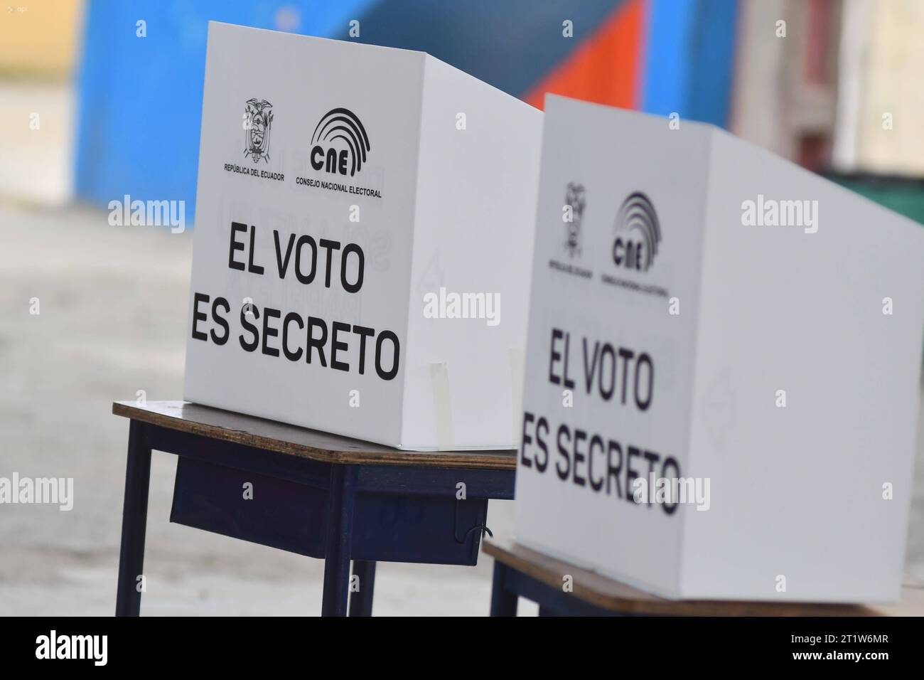 MANTA ELECCIONES SEGUNDA VUELTA Manta, 15 de octubre del 2023. Ambiente electoral mientras se lleva a cabo la segunda vuelta de las Elecciones Anticipadas 2023. Chone Manabi Ecuador POL-MANTAELECCIONESSEGUNDAVUELTA-2199005a9d538e872049ff4b80d957d7 *** MANTA ELECTIONS SECOND ROUND ELECTIONS Manta, October 15, 2023 Electoral environment while the second round of the Early Elections 2023 Chone Manabi Ecuador POL MANTAELECTIONSSEGUNDAVUELTA 2199005a9d538e872049ff4b80d957d7 Copyright: xArielxOchoax Credit: Imago/Alamy Live News Stock Photo