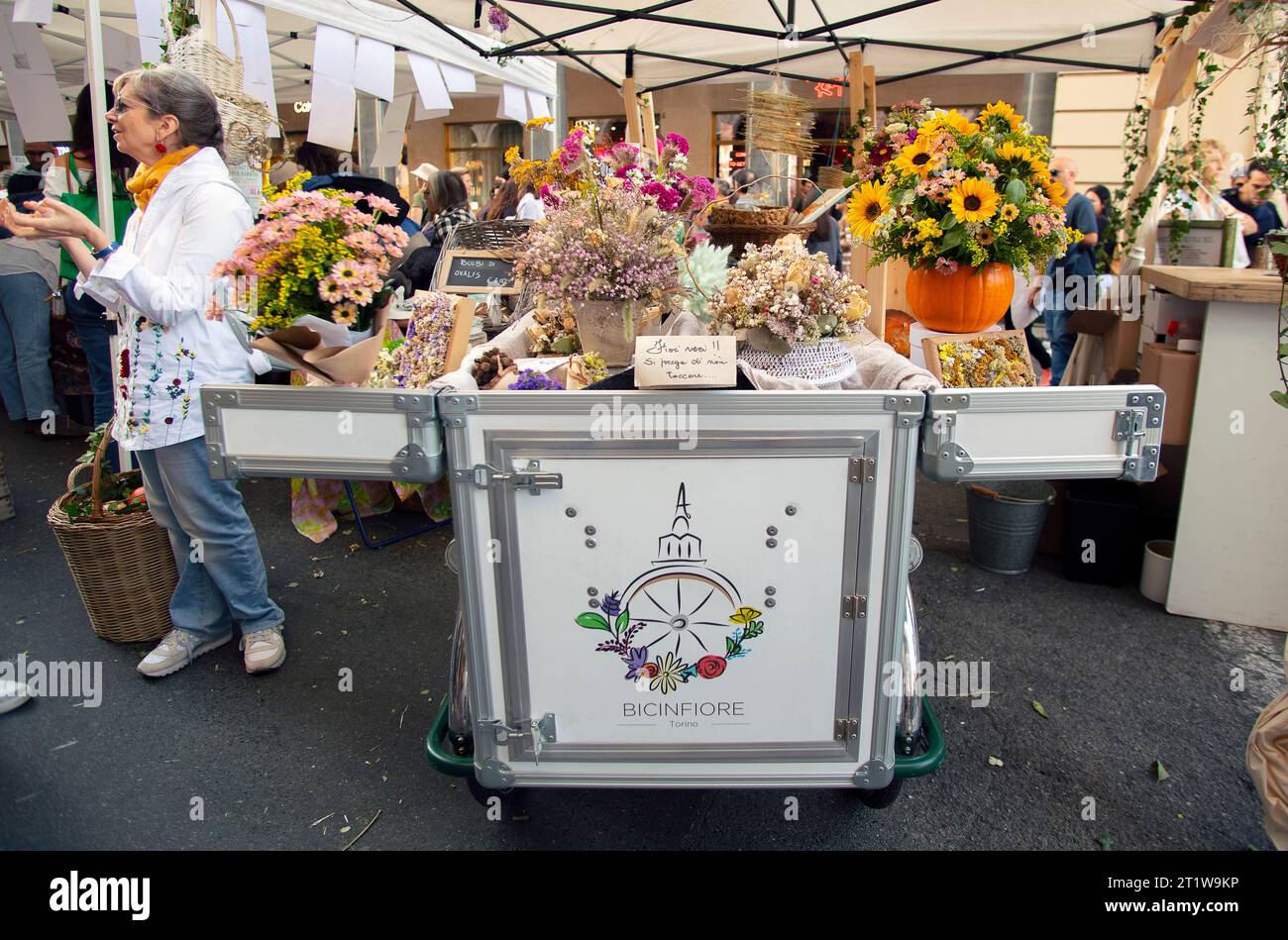 Italy Piedmont Turin Via Roma of the Floricola exhibition-market - cart with flowers Credit: Realy Easy Star/Alamy Live News Stock Photo