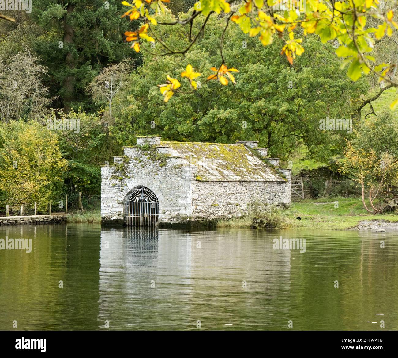 Lake house design hi-res stock photography and images - Alamy