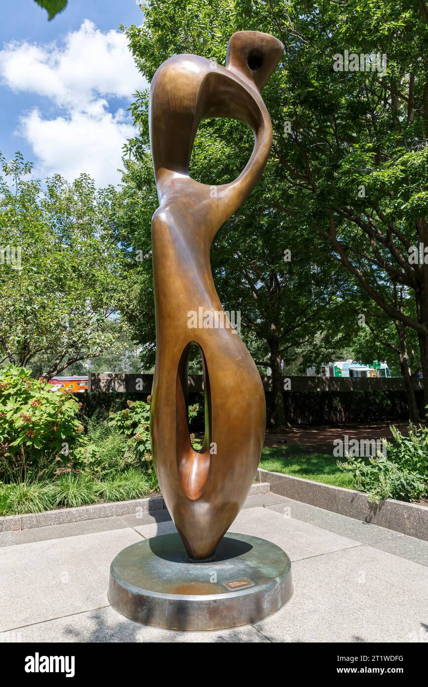 Henry Moore, Large Interior Form, 1982, Chicago, Illinois, USA Stock Photo