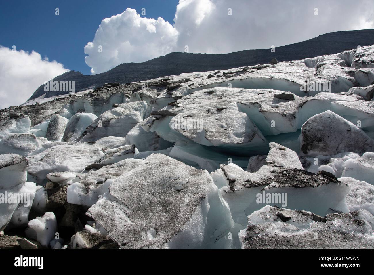 Schmelzendes Eis beim Chaltwassergletscher im Wallis Stock Photo