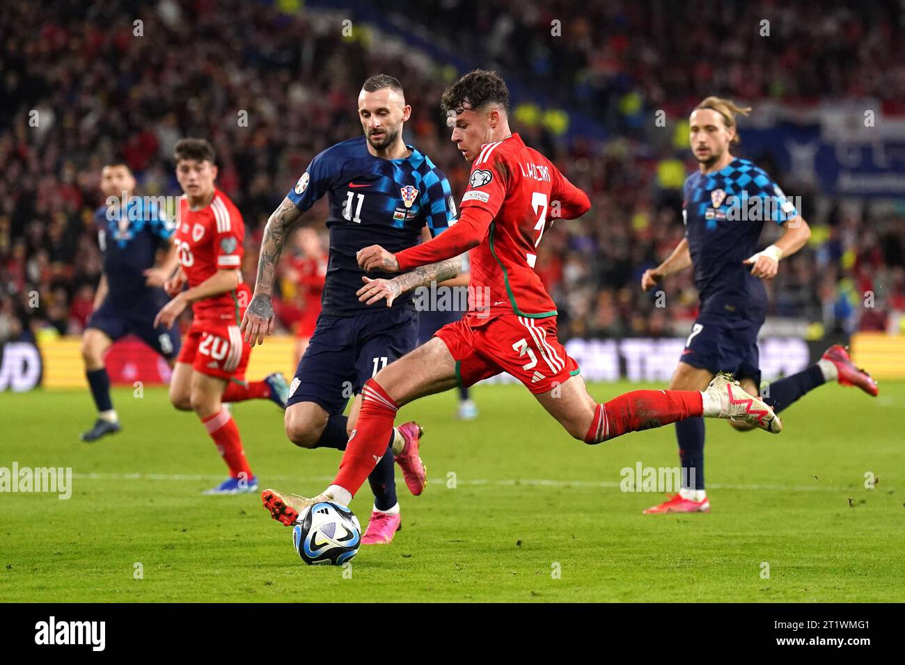 Wales' Neco Williams (centre) attempts a shot on goal during the UEFA Euro 2024 Qualifying Group D match at the Cardiff City Stadium, Wales. Picture date: Sunday October 15, 2023. Stock Photo