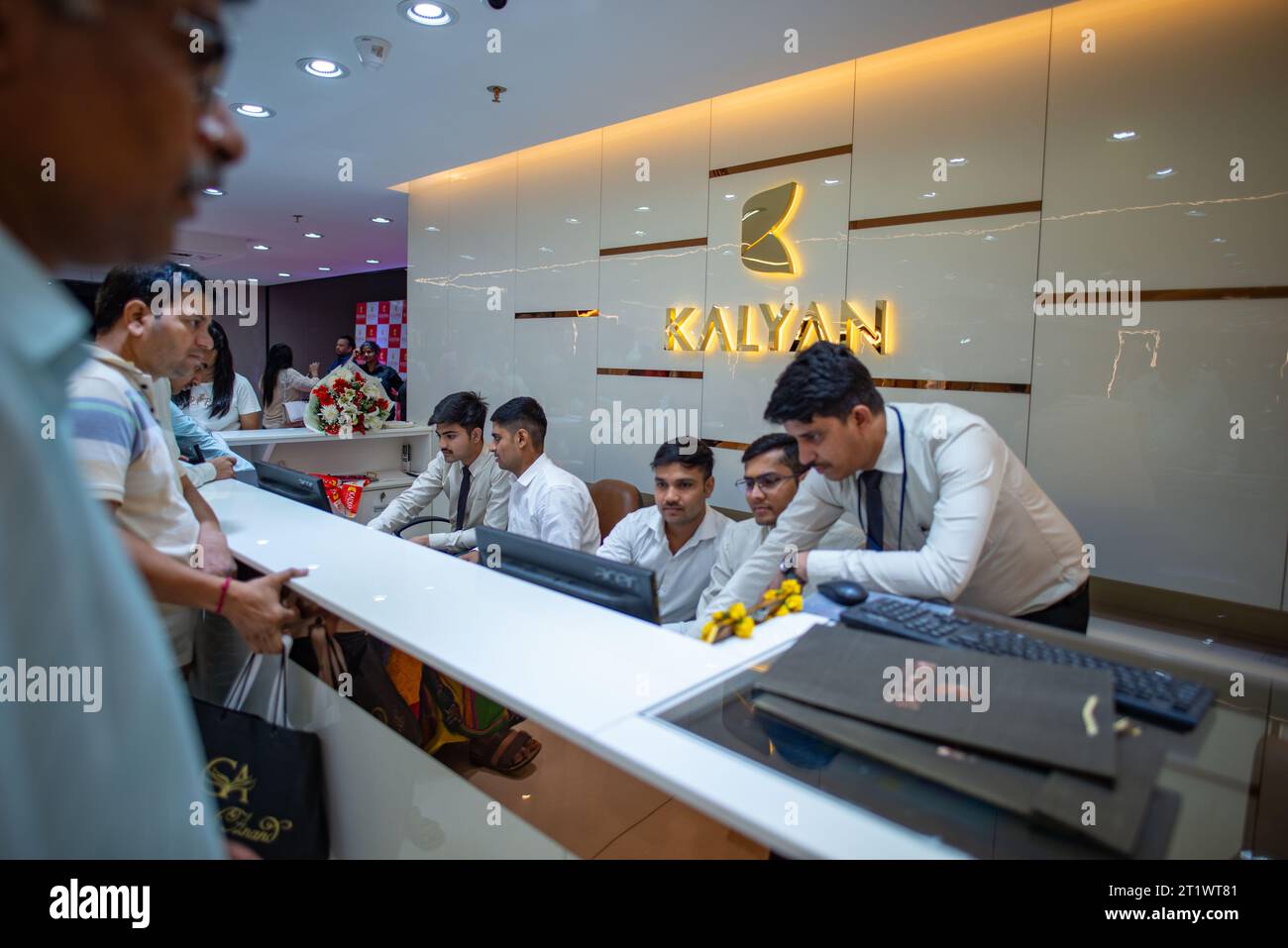 New Delhi, India. 15th Oct, 2023. Cash counter of the newly opened Kalyan jewelers showroom at Karol Bagh, New Delhi. Kalyan Jewelers is an Indian chain of jewelry showrooms. It was founded by T. S. Kalyanaraman in 1993. (Photo by Pradeep Gaur/SOPA Images/Sipa USA) Credit: Sipa USA/Alamy Live News Stock Photo