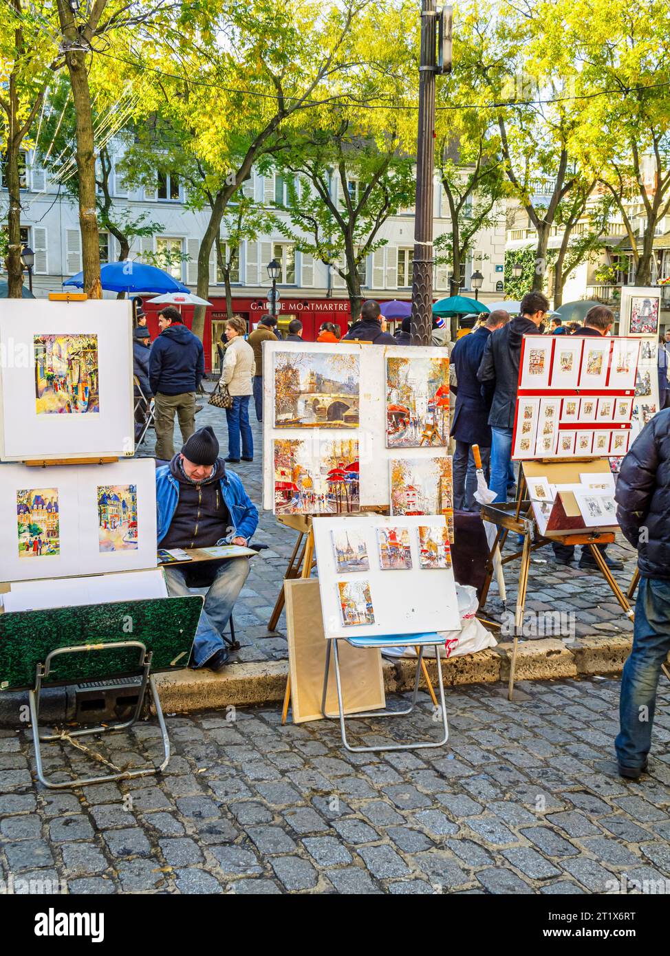 Artists at work painting and displaying pictures for sale in Place du Tertre, Montmartre, 18th arrondissement, Paris, France Stock Photo