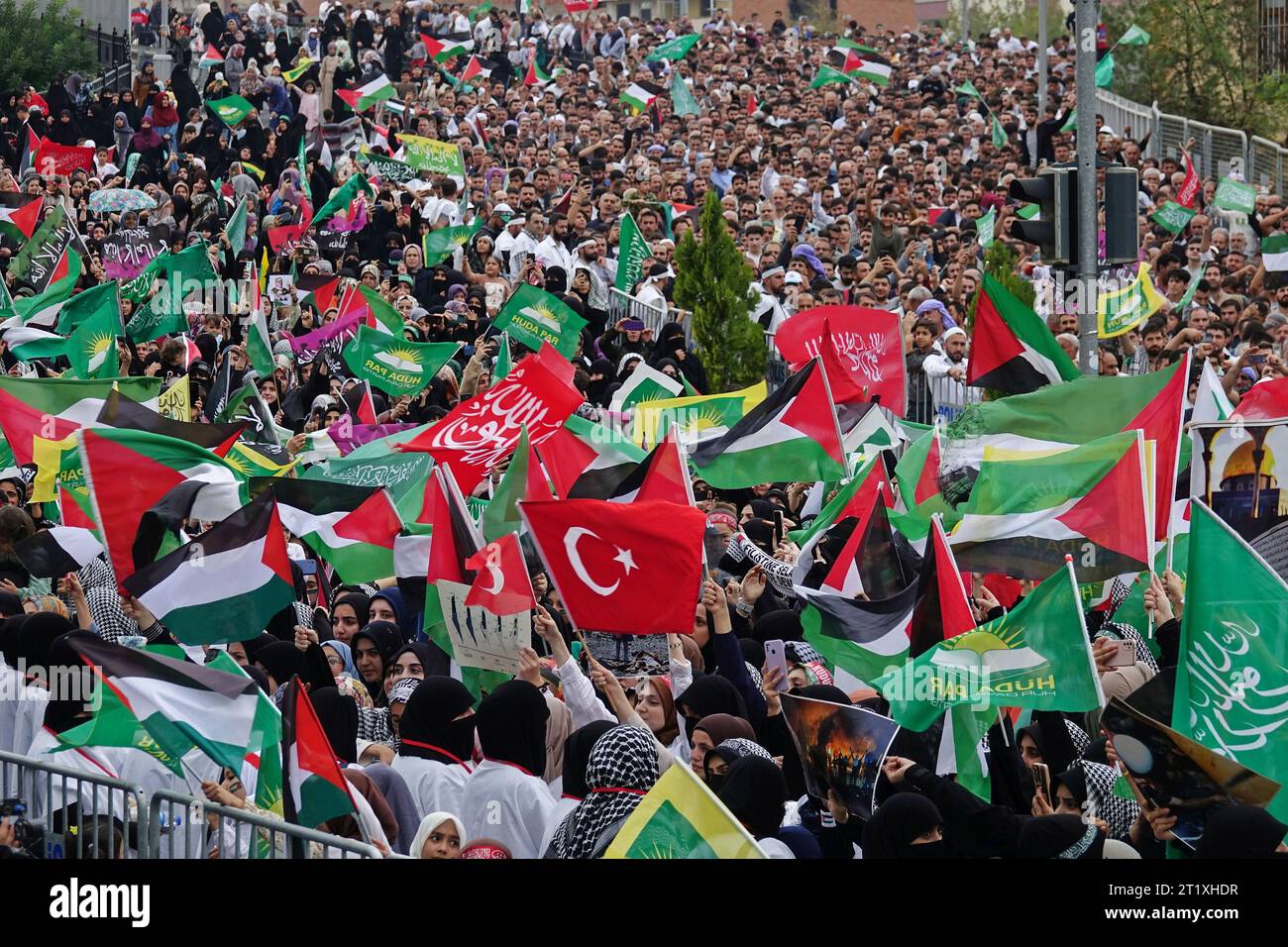 Diyarbakir, Turkey. 15th Oct, 2023. A crowd of protesters attends a ...