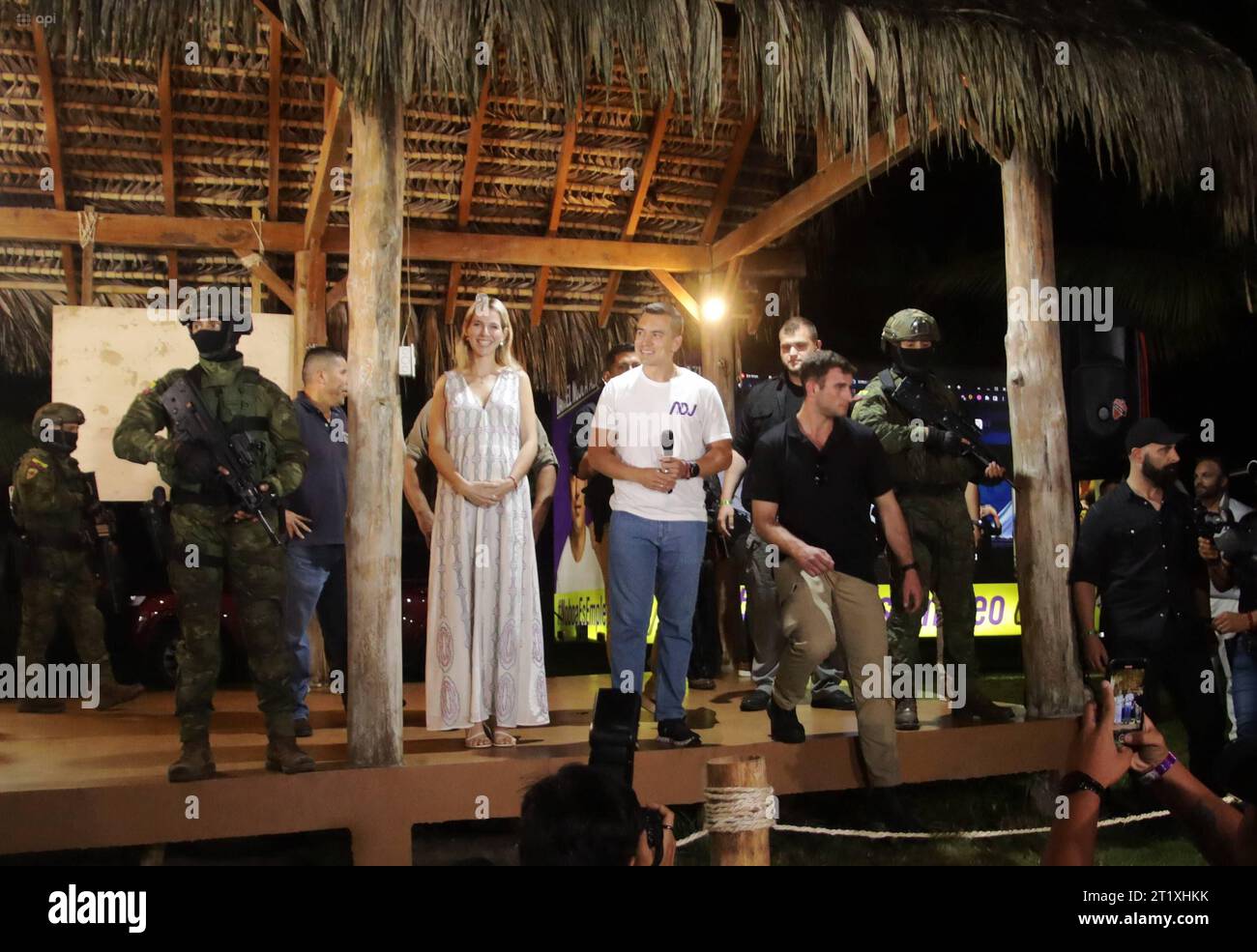 ELECCIONES - NOBOA PRESIDENTE Olon, Santa Elena, domingo 15 de octubre del 2023 En una casa en la playa de Olon, Daniel Noboa, candidato presidencial, espera los resultados de la segunda vuelta en la eleccion, donde participo junto a Luisa Gonzalez. Fotos:CÃ sar Munoz/API Olon Santa Elena Ecuador POL-ELECCIONES-NOBOAPRESIDENTE-44f4ff27b728e3d82daff07c5ac5ef8b *** NOBOA PRESIDENT ELECTIONS Olon, Santa Elena, Sunday, October 15, 2023 In a house on the beach of Olon, Daniel Noboa, presidential candidate, awaits the results of the second round of the election, where he participated with Luisa Gonz Stock Photo