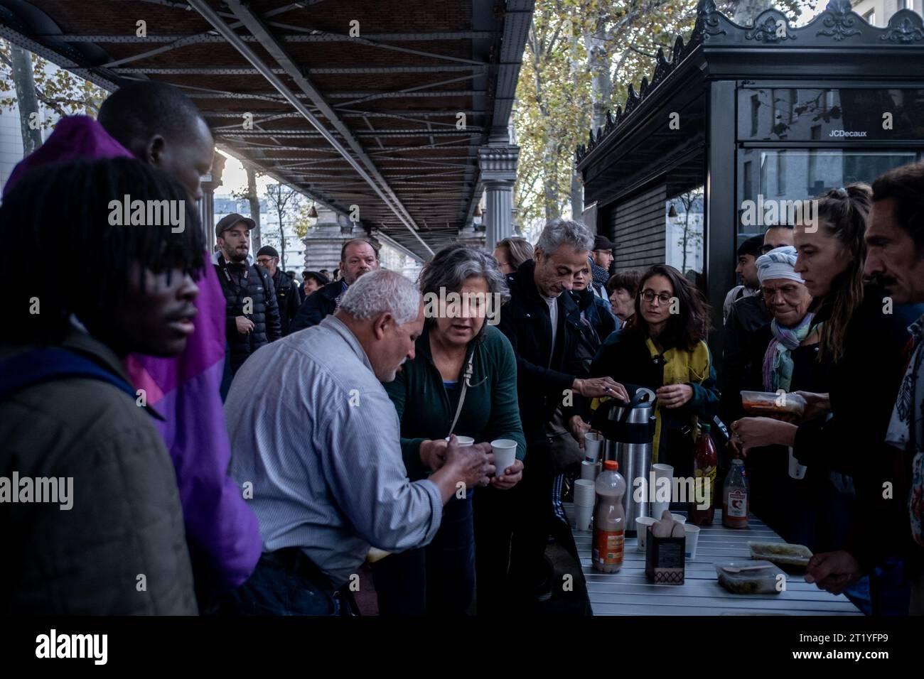 Paris, France. 15th Oct, 2023. Michael Bunel/Le Pictorium - Food distribution under the La Chapelle metro station - 15/10/2023 - France/France/Paris - Food distribution under the La Chapelle metro station organized by various associations and NGOs (Utopia 56, MDM, tendre la main, paris exil, la chorba, solidarite migrant wilson .). For the past week, a prefectoral decree has prohibited food aid for refugees, migrants and exiles in several streets in northern Paris. October 15, 2023. Paris, France. Credit: LE PICTORIUM/Alamy Live News Stock Photo