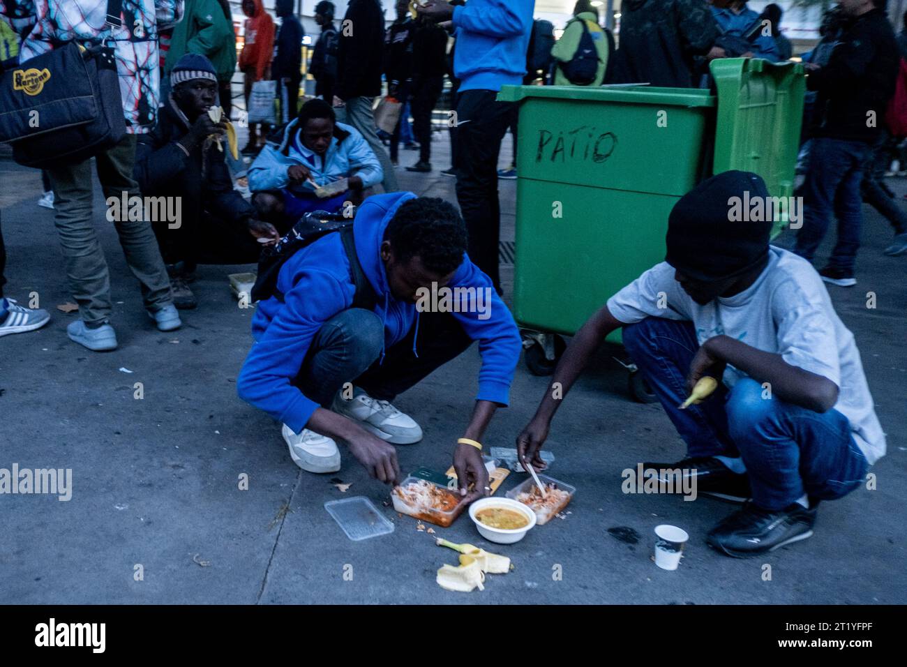 Paris, France. 15th Oct, 2023. Michael Bunel/Le Pictorium - Food distribution under the La Chapelle metro station - 15/10/2023 - France/France/Paris - Food distribution under the La Chapelle metro station organized by various associations and NGOs (Utopia 56, MDM, tendre la main, paris exil, la chorba, solidarite migrant wilson .). For the past week, a prefectoral decree has prohibited food aid for refugees, migrants and exiles in several streets in northern Paris. October 15, 2023. Paris, France. Credit: LE PICTORIUM/Alamy Live News Stock Photo