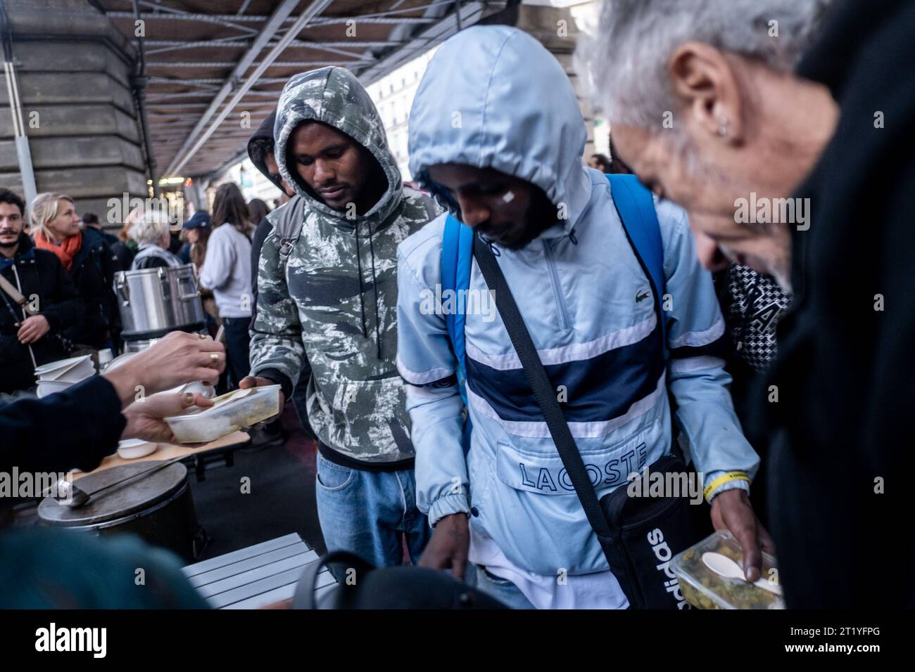 Paris, France. 15th Oct, 2023. Michael Bunel/Le Pictorium - Food distribution under the La Chapelle metro station - 15/10/2023 - France/France/Paris - Food distribution under the La Chapelle metro station organized by various associations and NGOs (Utopia 56, MDM, tendre la main, paris exil, la chorba, solidarite migrant wilson .). For the past week, a prefectoral decree has prohibited food aid for refugees, migrants and exiles in several streets in northern Paris. October 15, 2023. Paris, France. Credit: LE PICTORIUM/Alamy Live News Stock Photo