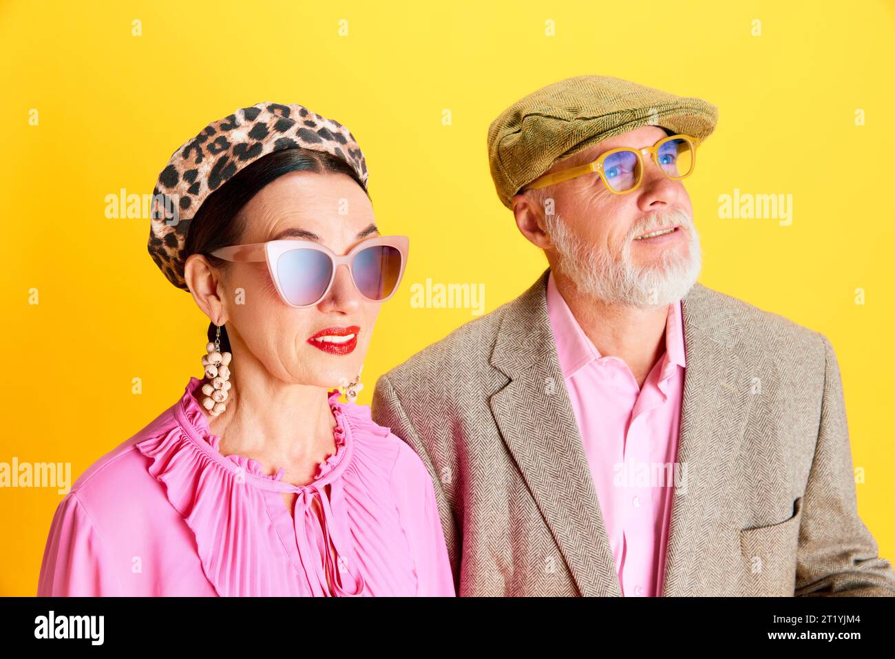 Woman in beret and sunglasses hi-res stock photography and images - Alamy