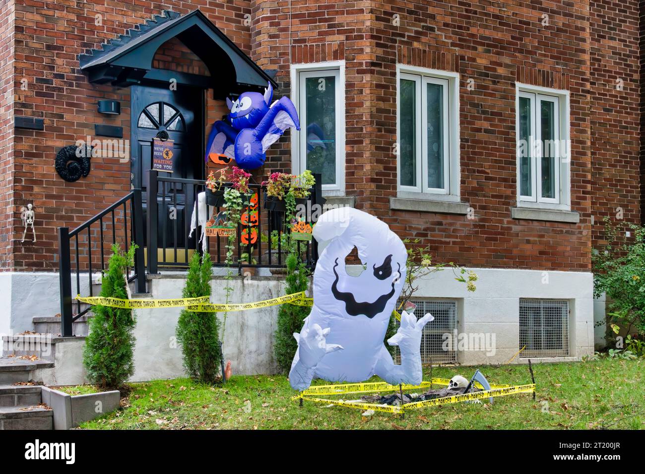 Halloween Decorations Neighborhood scenes Stock Photo Alamy