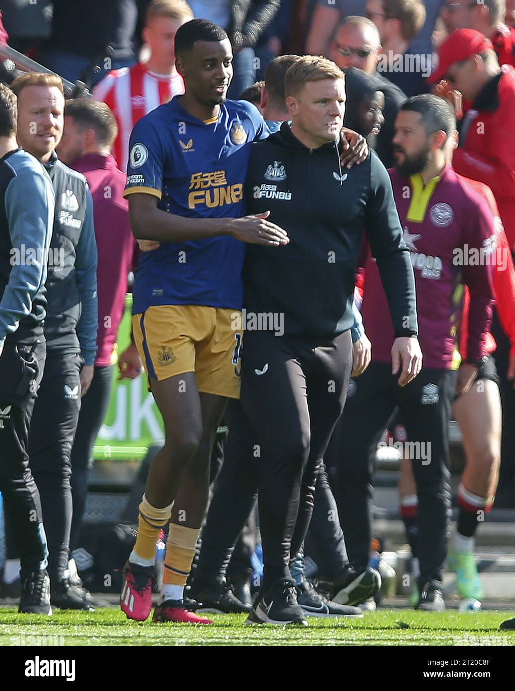 Alexander Isak Of Newcastle United Celebrates The Victory With Eddie ...