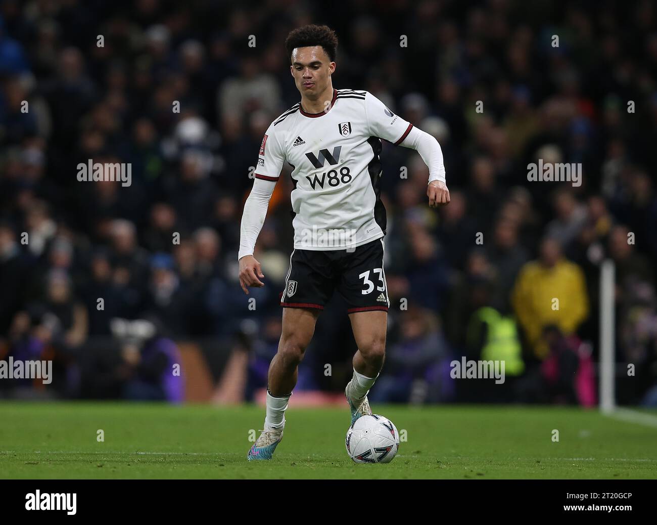 Sheffield United's Jack Robinson (right) tackles Tottenham Hotspur's Pedro  Porro during the Emirates FA Cup fifth round match at Bramall Lane,  Sheffield. Picture date: Wednesday March 1, 2023 Stock Photo - Alamy