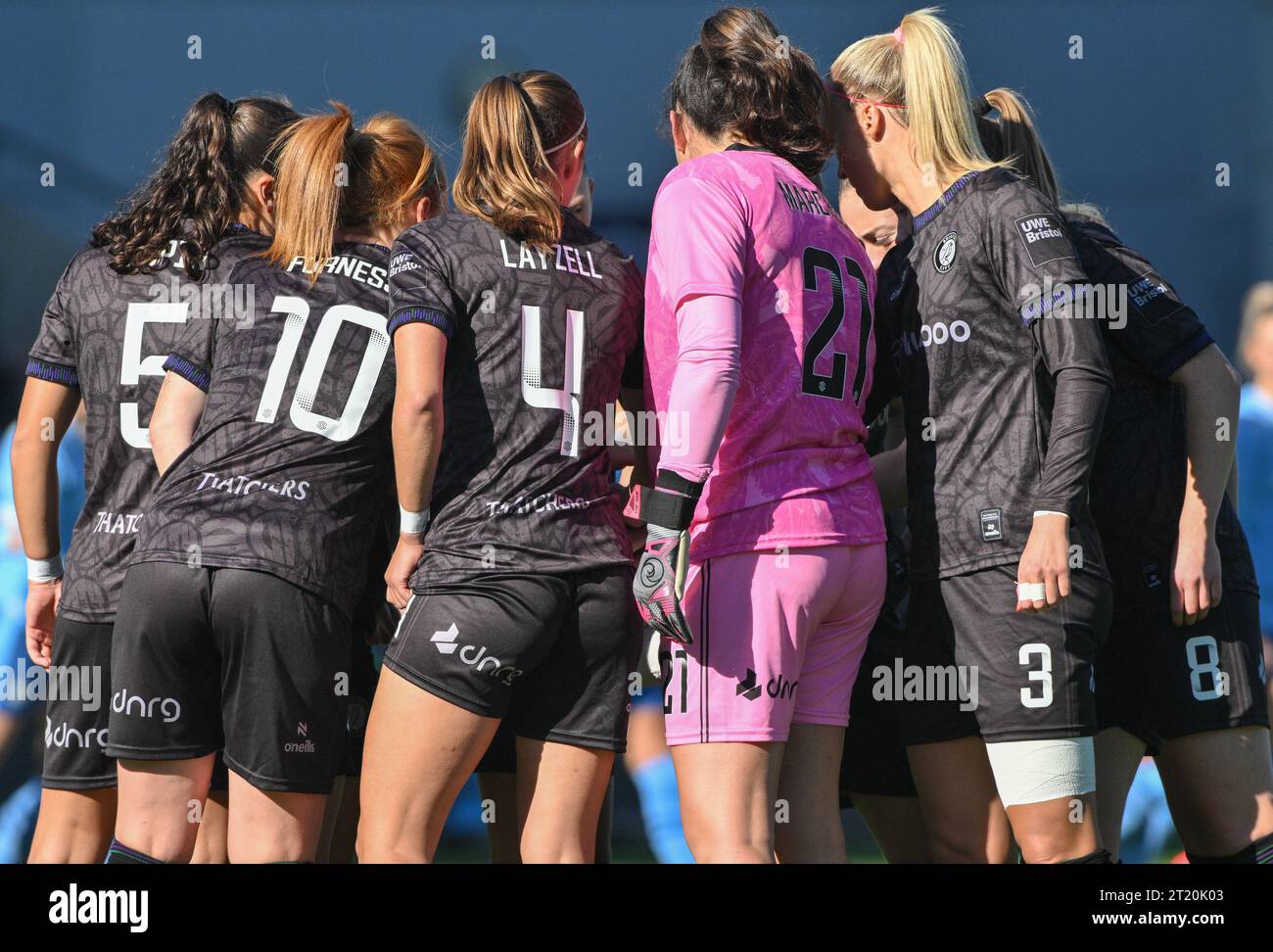 Joie Stadium, Sportcity, Manchester, England. 15th October 2023. Bristol City have a team huddle, during Manchester City Women Football Club V Bristol City Women's Football Club at Joie Stadium, in the Barclays Women's Super League/Women’s Super League. (Credit Image: ©Cody Froggatt/Alamy Live News) Stock Photo