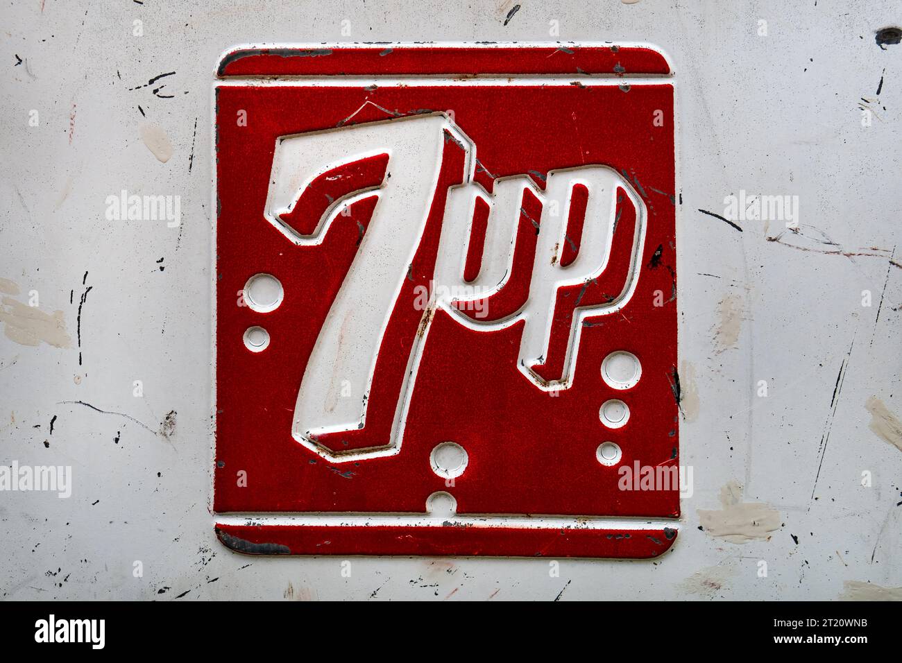 Vintage 7up sign hi-res stock photography and images - Alamy