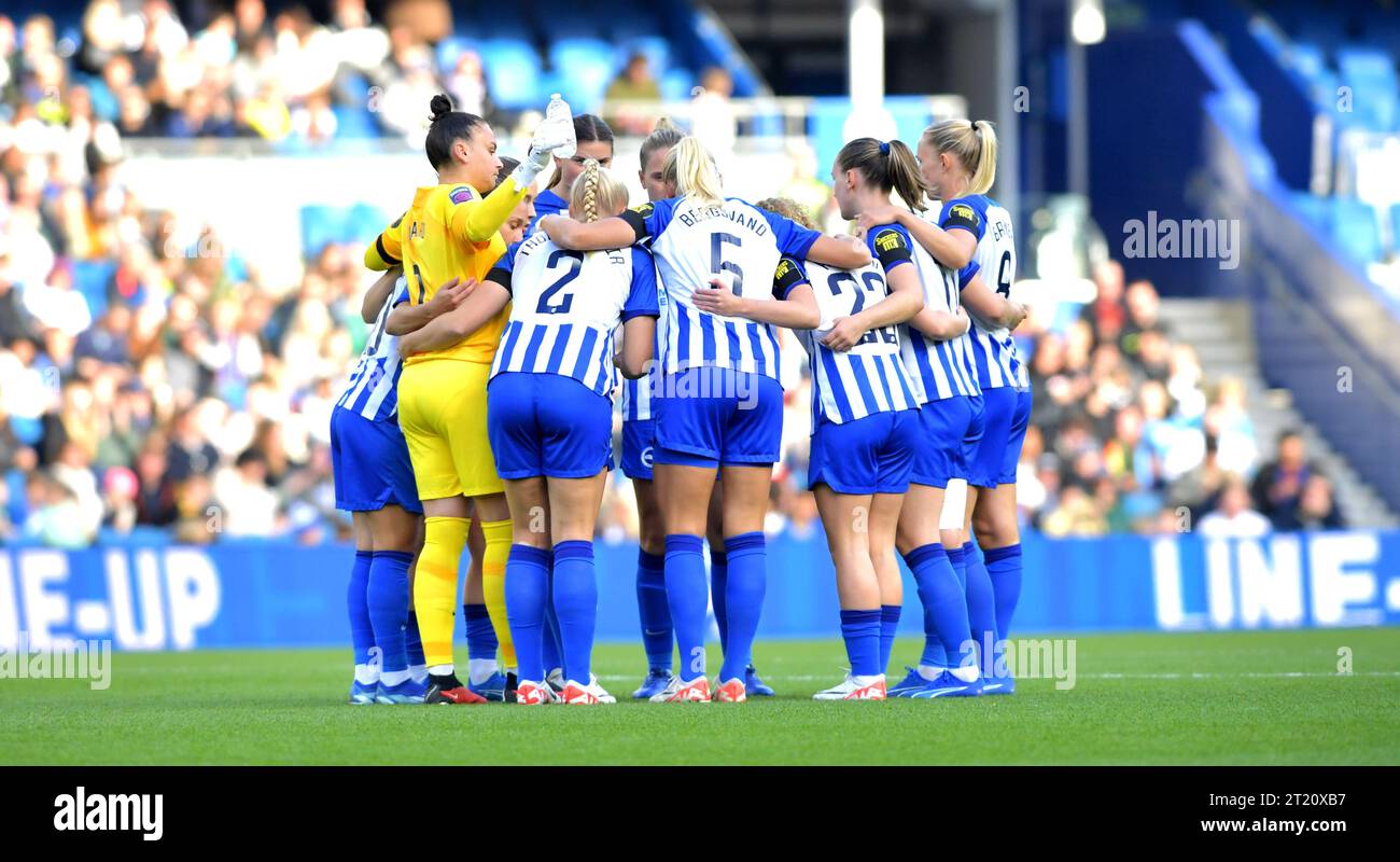 Brighton UK 15th October 2023 -  Brighton get into a huddle during the Barclays  Women's Super League football match between Brighton & Hove Albion and Tottenham Hotspur at The American Express Stadium (Editorial Use Only) : Credit Simon Dack /TPI/ Alamy Live News Stock Photo