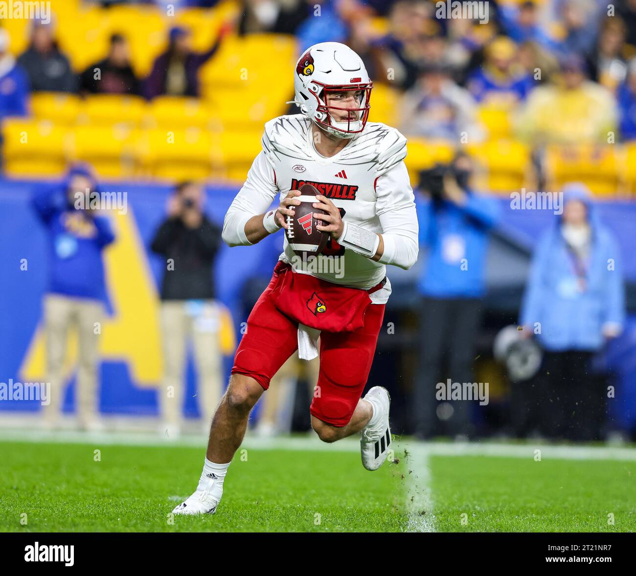 USA. 14th Oct, 2023. October 14, 2023 Louisville Cardinals quarterback
