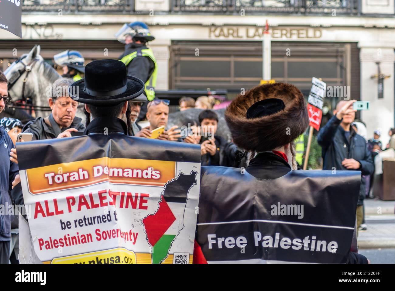 Protesters from the Orthodox Jews Against Zionism movement attend a 'March For Palestine', part of a pro-Palestinian national demonstration, in London Stock Photo