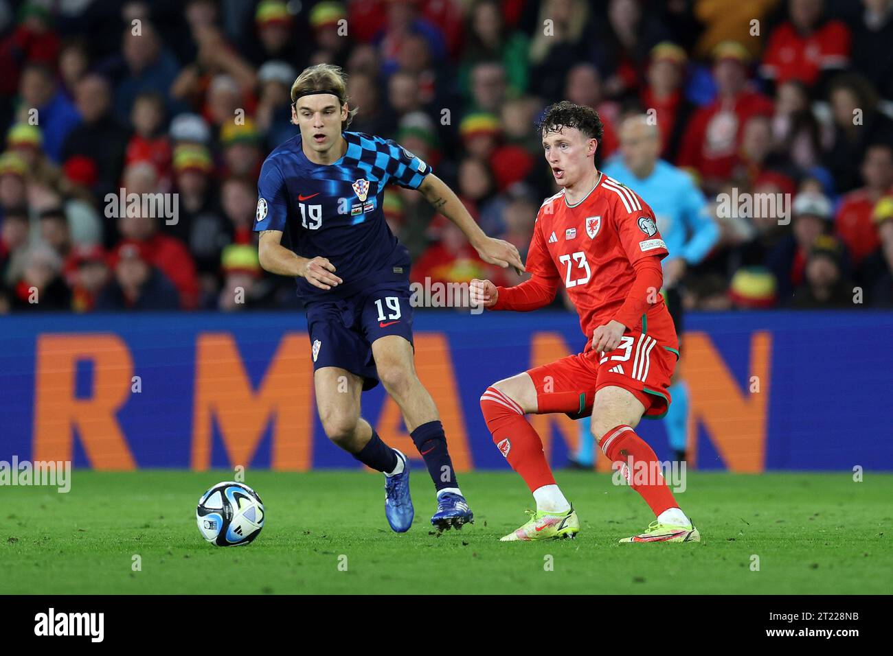Cardiff, UK. 15th Oct, 2023. Nathan Broadhead of Wales (23) and Boma Sosa of Croatia (19) in