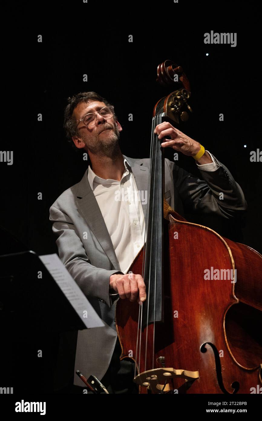 Jeremy Brown plays double bass with Mancio Quartet live at
