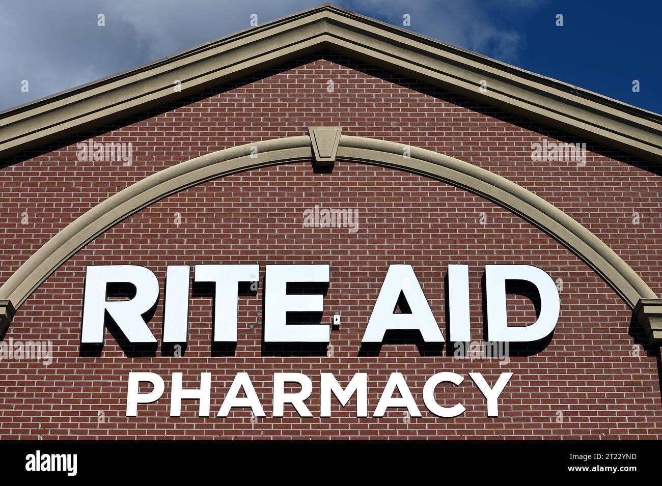 New York, USA. 16th Oct, 2023. View of a Rite Aid retail store and pharmacy in the Queens borough of New York City, NY, October 16, 2023. Rite Aid filed for bankruptcy protection and set to close 2,100 store and pharmacys after not being able to find funds to settle lawsuits alleging it oversupplied prescription painkillers. (Photo by Anthony Behar/Sipa USA) Credit: Sipa USA/Alamy Live News Stock Photo