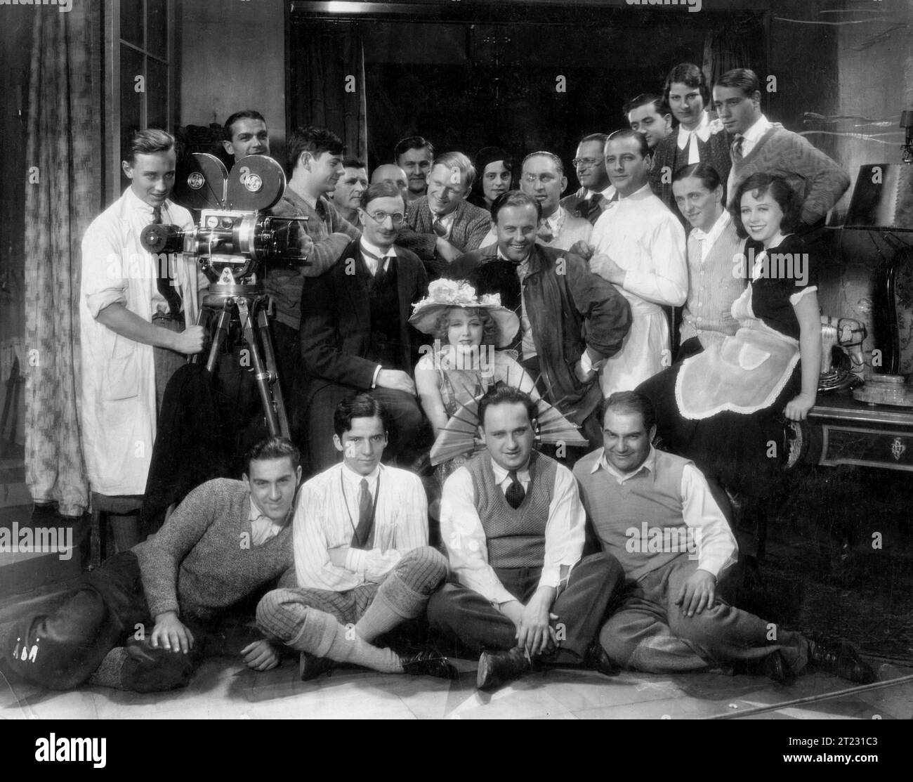 ANNY ONDRA and FELIX BRESSART Cast and Crew Photo for EINE FREUNDIN SO GOLDIG WIE DU 1930