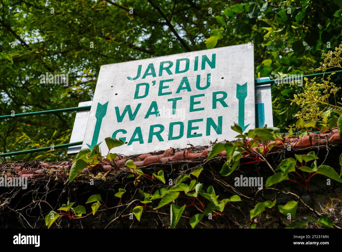 Direction sign to the Water Garden at Giverny, the garden of French impressionist painter Claude Monet, Normandy, northern France Stock Photo