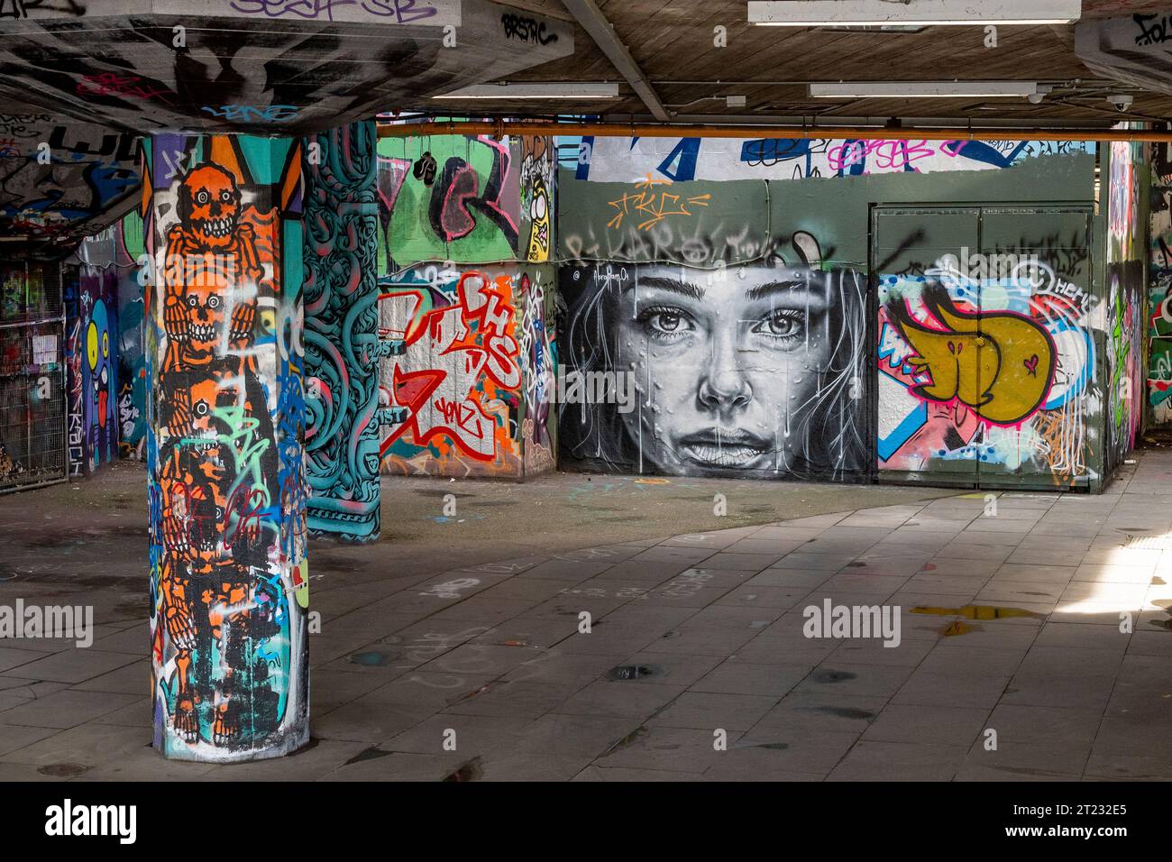 Graffiti parking hi-res stock photography and images - Alamy