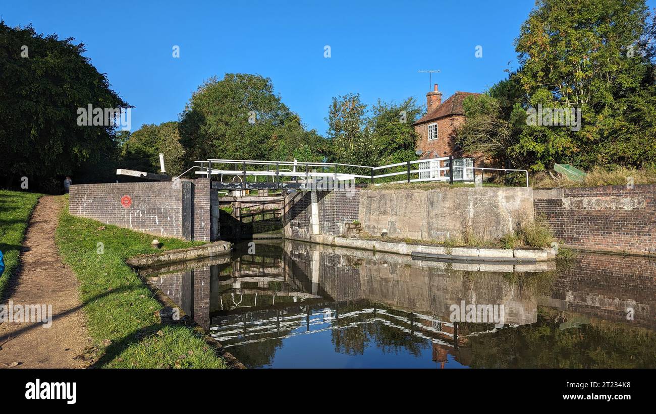 Grand Union Canal Warwick locks narrow boats canal trust Stock Photo