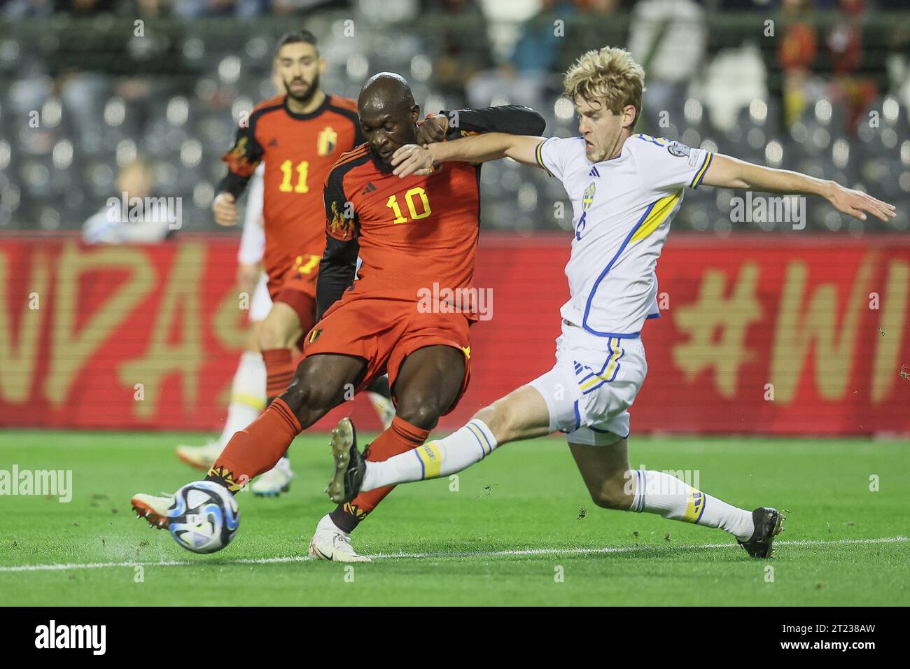 Brussels, Belgium. 16th Oct, 2023. Belgium's Romelu Lukaku and Sweden's Filip Helander fight for the ball during a soccer game between Belgian national soccer team Red Devils and Sweden, Sunday 15 October 2023 in Brussels, match 7/8 in Group F of the Euro 2024 qualifications. BELGA PHOTO BRUNO FAHY Credit: Belga News Agency/Alamy Live News Stock Photo