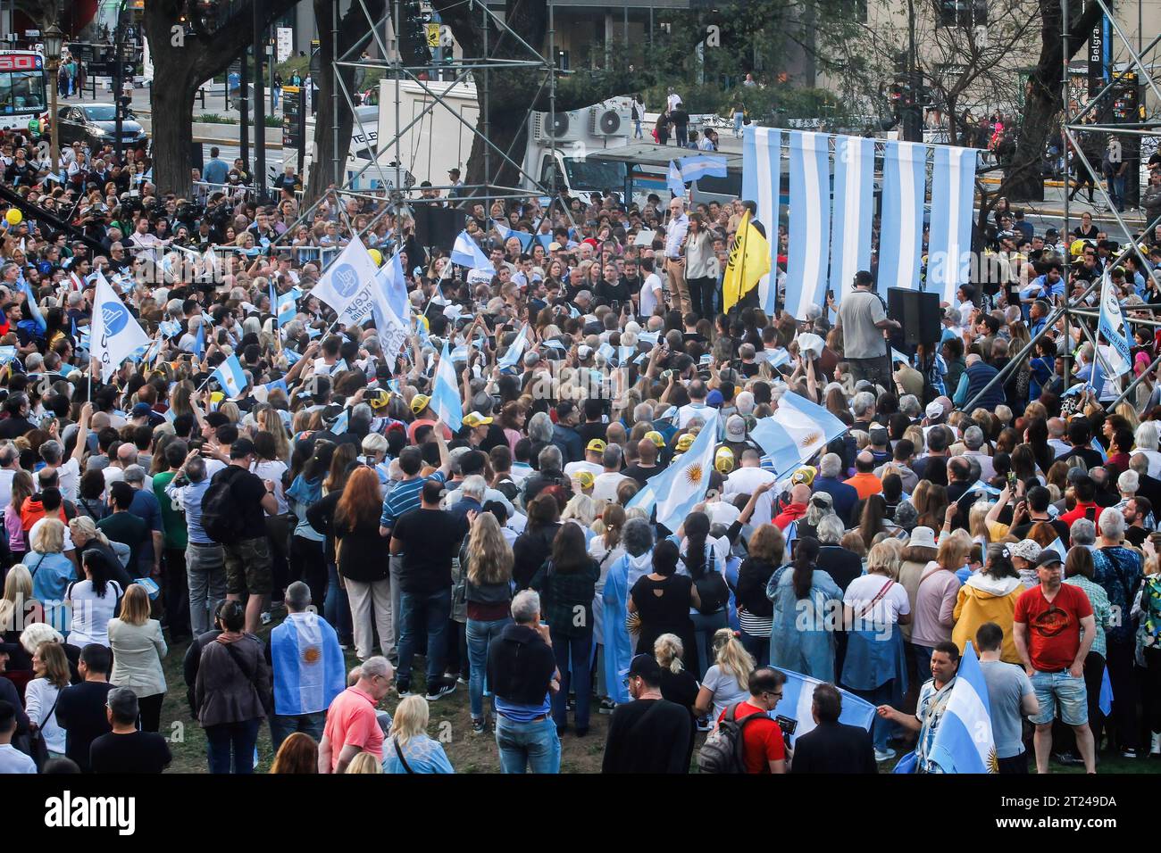 Barrancas De Belgrano, Argentina. 16th Oct, 2023. Supporters with Argentine flags attend the first closing ceremony of Patricia Bullrich's campaign. First closing of Patricia Bullrich's campaign ahead of the Argentine presidential elections on October 22, 2023. (Photo by Cristobal Basaure Araya/SOPA Images/Sipa USA) Credit: Sipa USA/Alamy Live News Stock Photo