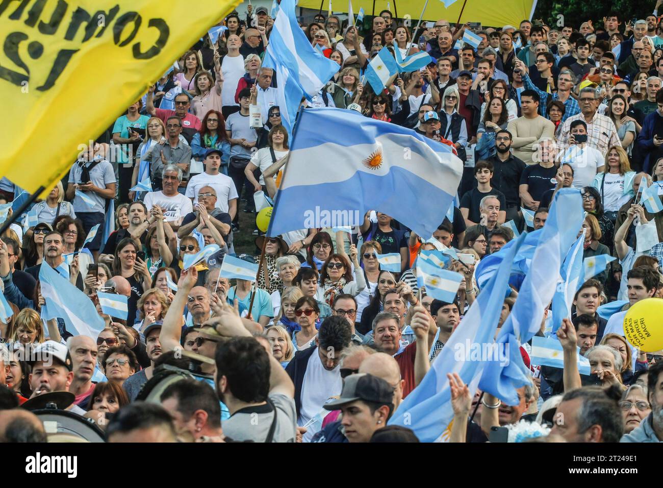 Barrancas De Belgrano, Argentina. 16th Oct, 2023. Supporters with Argentine flags attend the first closing ceremony of Patricia Bullrich's campaign. First closing of Patricia Bullrich's campaign ahead of the Argentine presidential elections on October 22, 2023. (Photo by Cristobal Basaure Araya/SOPA Images/Sipa USA) Credit: Sipa USA/Alamy Live News Stock Photo