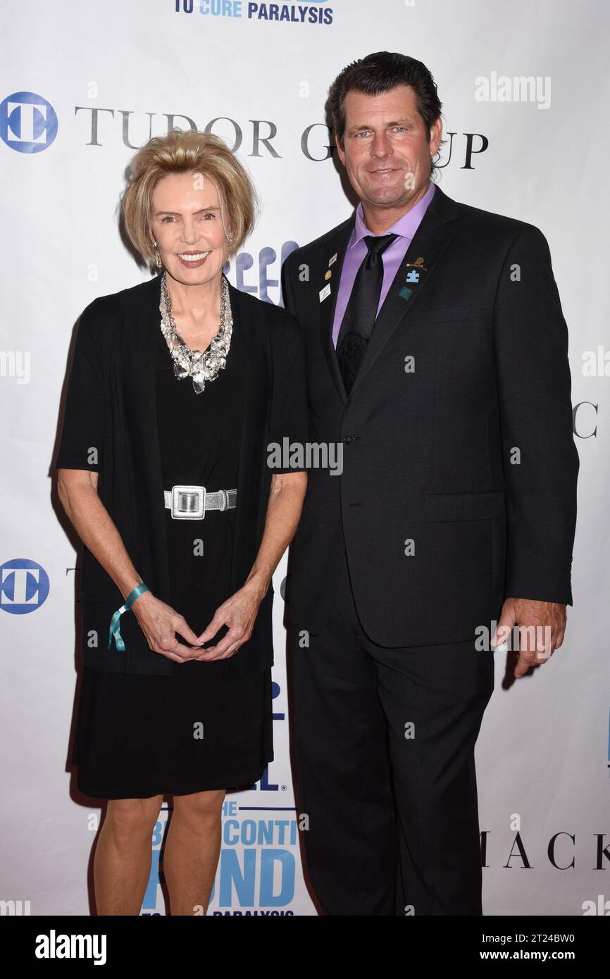New York, NY, USA. 16th Oct, 2023. Lesley Visser and Scott Erickson at The Buoniconti Fund to Cure ParalysisÕ 38th Annual Great Sports Legends Dinner at the Marriott Marquis in New York City on October 16, 2023. Credit: Mpi099/Media Punch/Alamy Live News Stock Photo