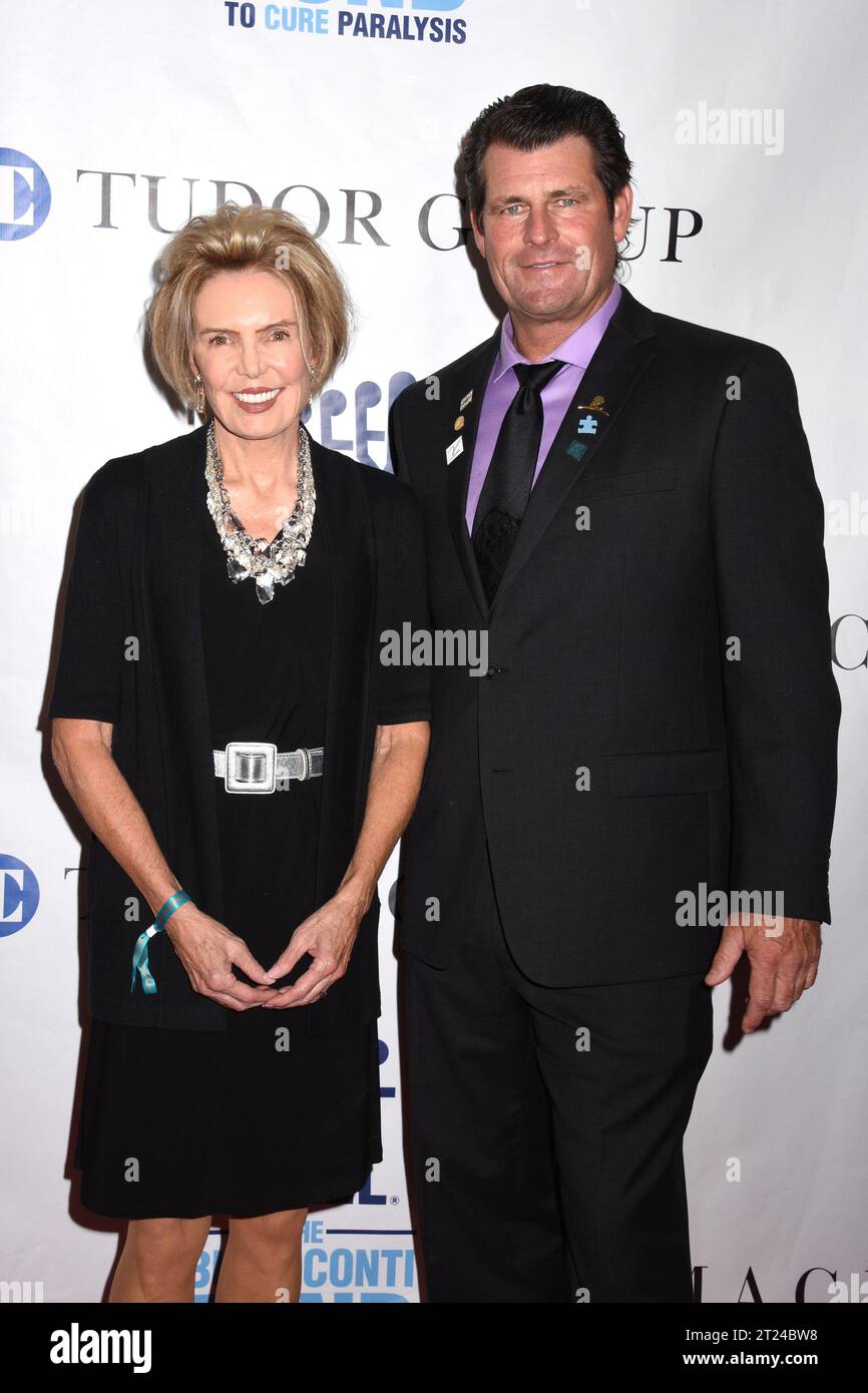 New York, NY, USA. 16th Oct, 2023. Lesley Visser and Scott Erickson at The Buoniconti Fund to Cure ParalysisÕ 38th Annual Great Sports Legends Dinner at the Marriott Marquis in New York City on October 16, 2023. Credit: Mpi099/Media Punch/Alamy Live News Stock Photo