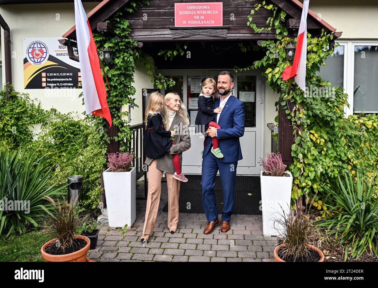Podolany, Poland. 15th Oct, 2023. Wladyslaw Kosiniak-Kamysz (R), president of PSL and co-leader of Trzecia Droga seen in front of the polling station with his wife Paulina and daughters. Credit: SOPA Images Limited/Alamy Live News Stock Photo