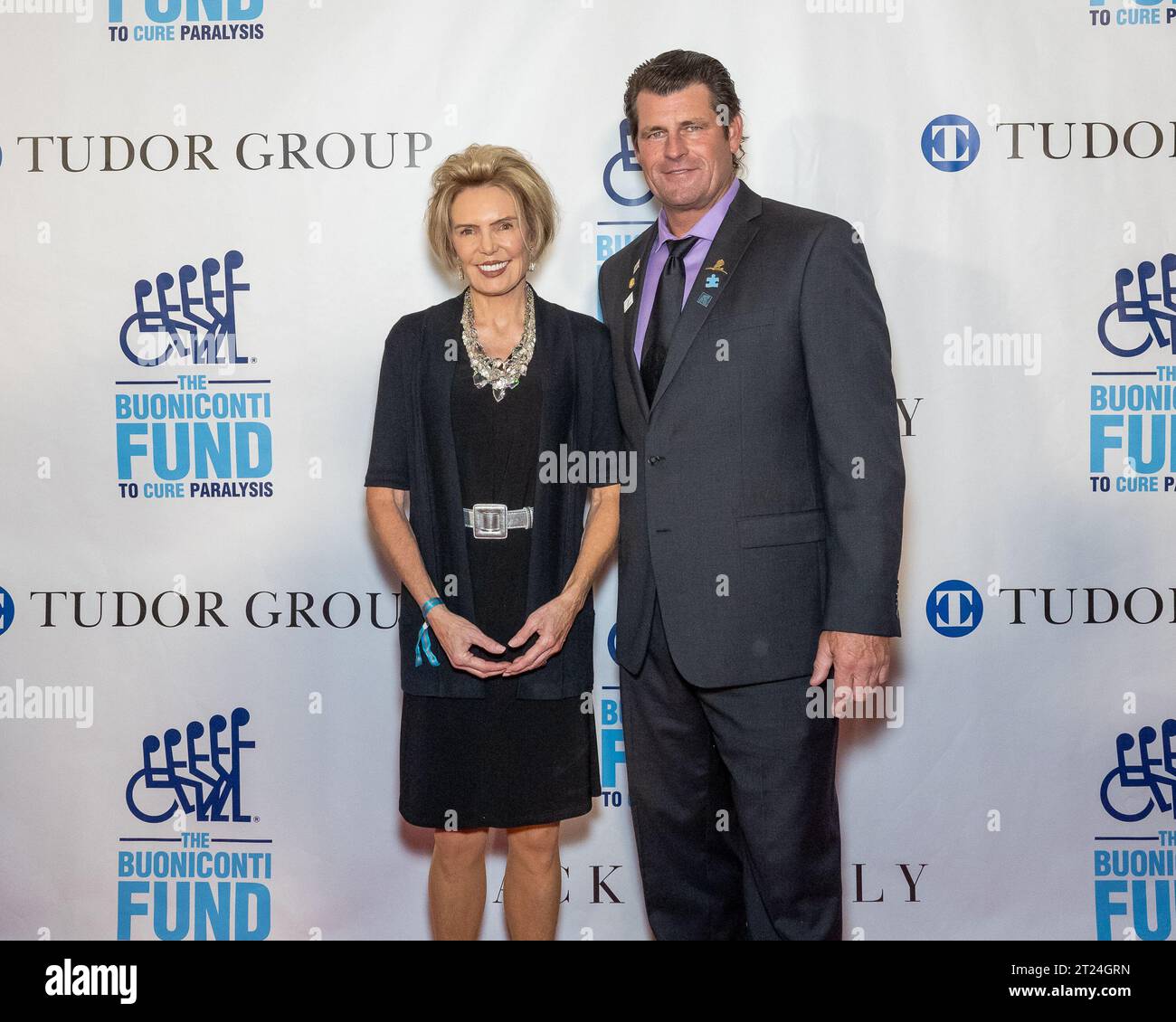 New York, USA. 16th Oct, 2023. (L-R) Lesley Visser and Scott Erickson arrive on the red carpet for the Buoniconti Fund To Cure Paralysis' 38th Annual Great Sports Legends Dinner at the Marriott Marquis in New York, New York, on Oct. 16, 2023. (Photo by Gabriele Holtermann/Sipa USA) Credit: Sipa USA/Alamy Live News Stock Photo