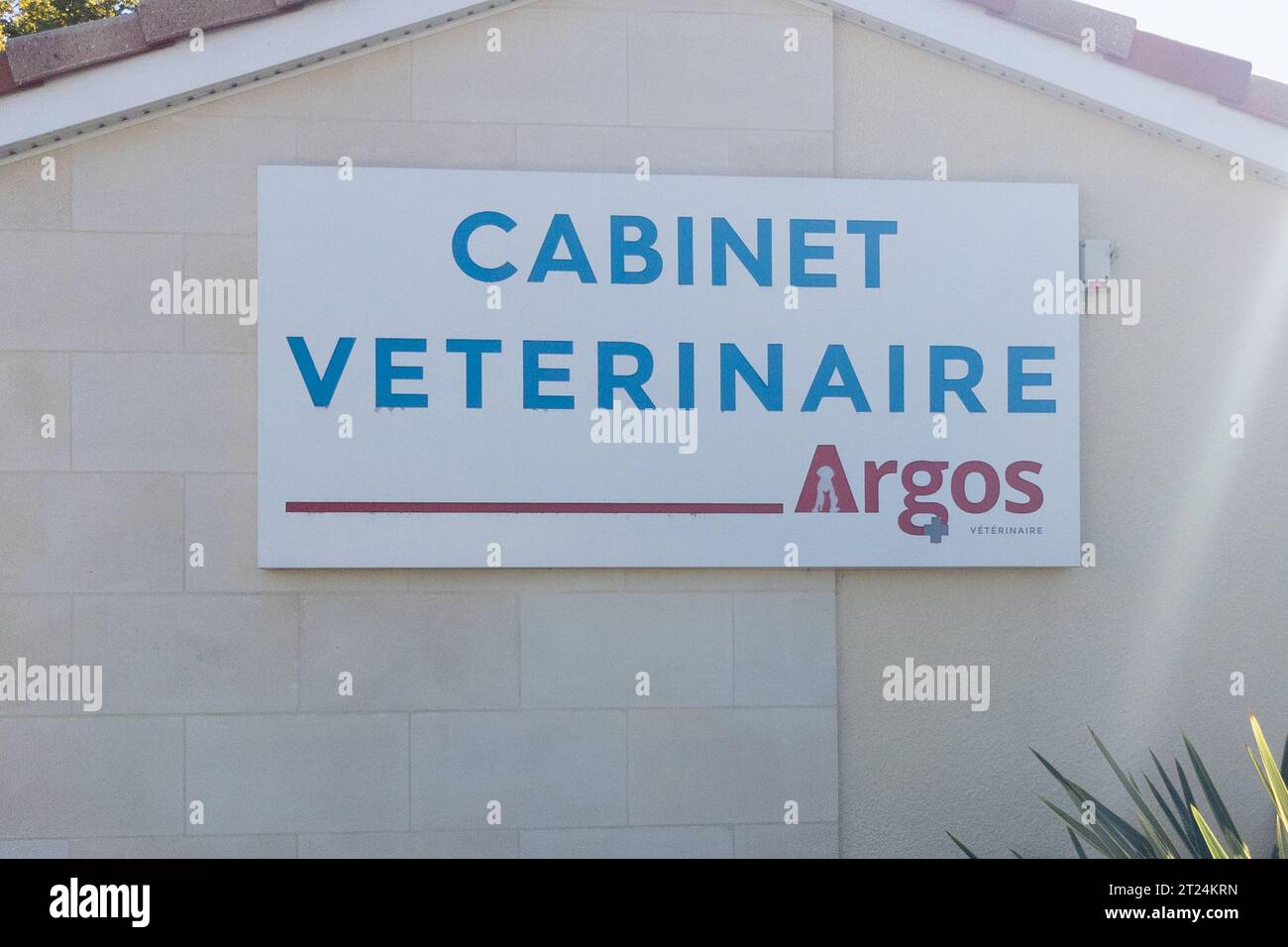 Bordeaux , France 10 11 2023 argos veterinary french chain