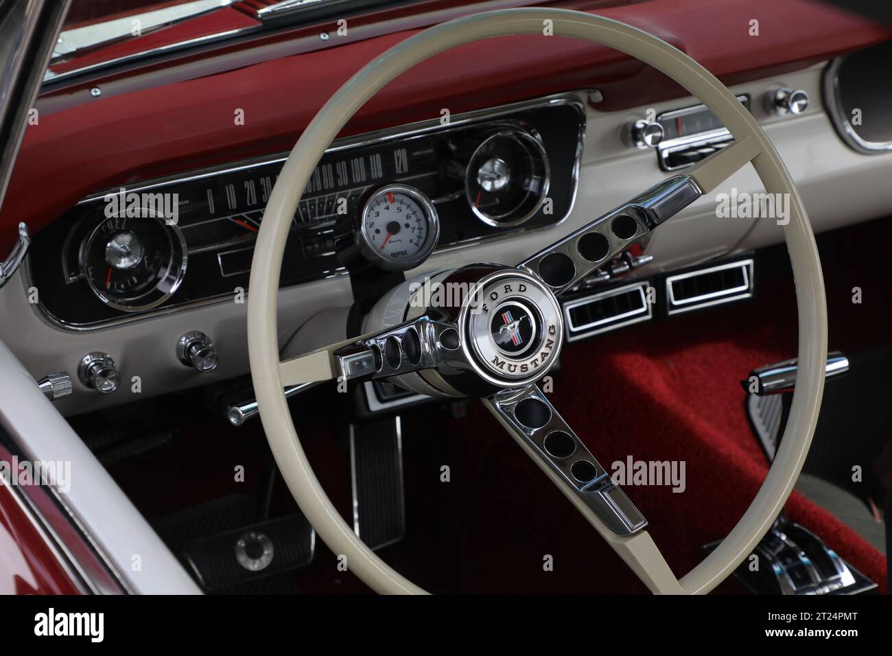 ford mustang steering wheel Stock Photo Alamy