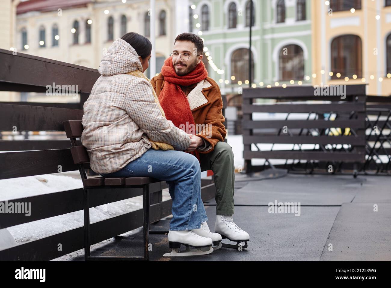 Romantic couple ice skating hi-res stock photography and images - Alamy