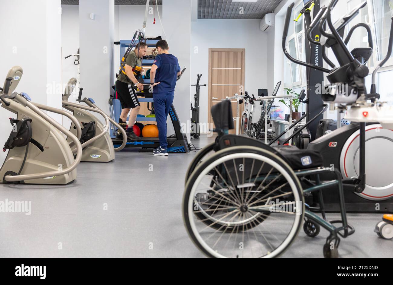 IRPIN, UKRAINE - Sep. 15, 2023: Military personnel injured in the war in Ukraine are seen undergoing rehabilitation at a rehabilitation centre Next Step Ukraine in Irpin, Ukraine. Stock Photo