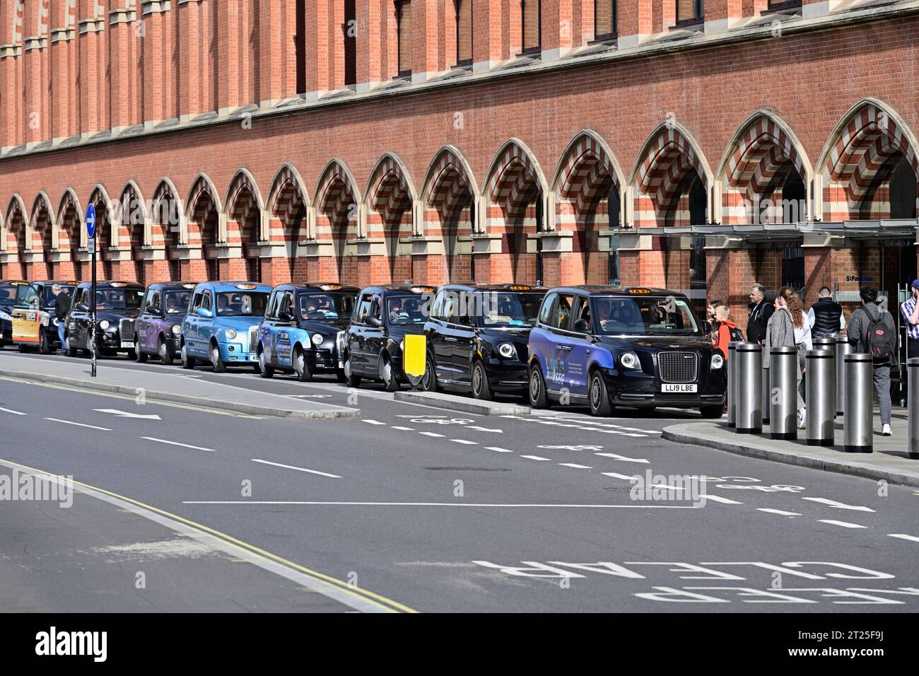 St Pancras International Railway Station taxi rank, Midland Road, London, United Kingdom Stock Photo
