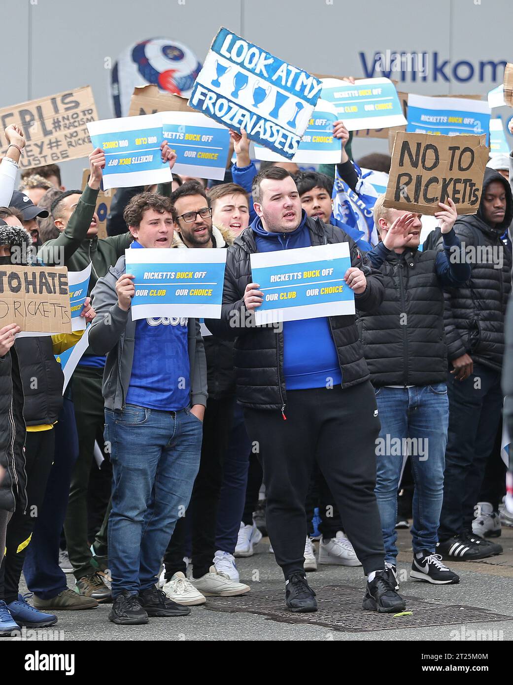 Chelsea apologise for unfinished Stamford Bridge work leaving fans