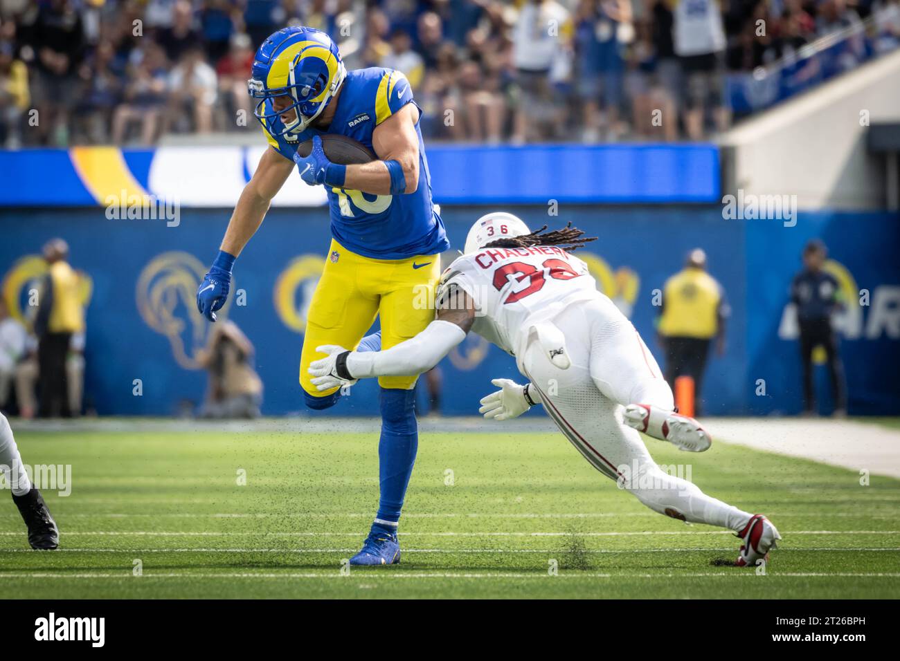 Los Angeles Rams wide receiver Cooper Kupp (10) jukes Arizona Cardinals ...
