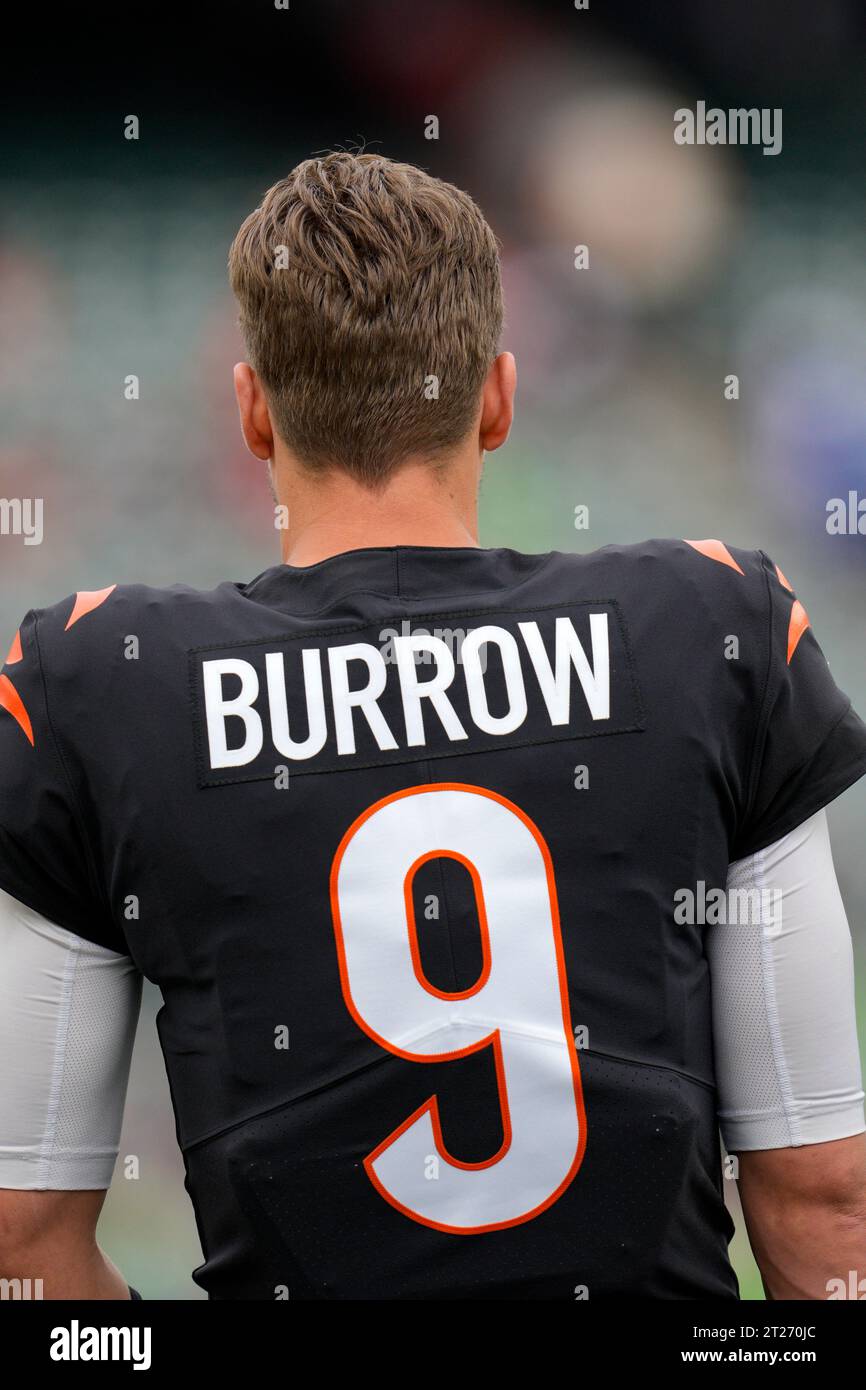 Jc Burrows Cincinnati Bengals quarterback Joe Burrow warms up prior to an NFL ...