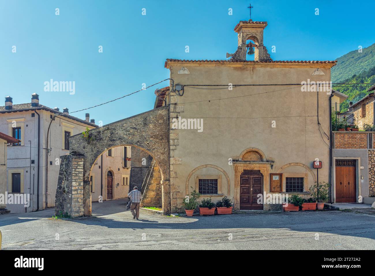 The Church of S. Rocco from the 11th century, with a characteristic arch with two supporting spurs. Above the facade is the small bell tower. Abruzzo Stock Photo