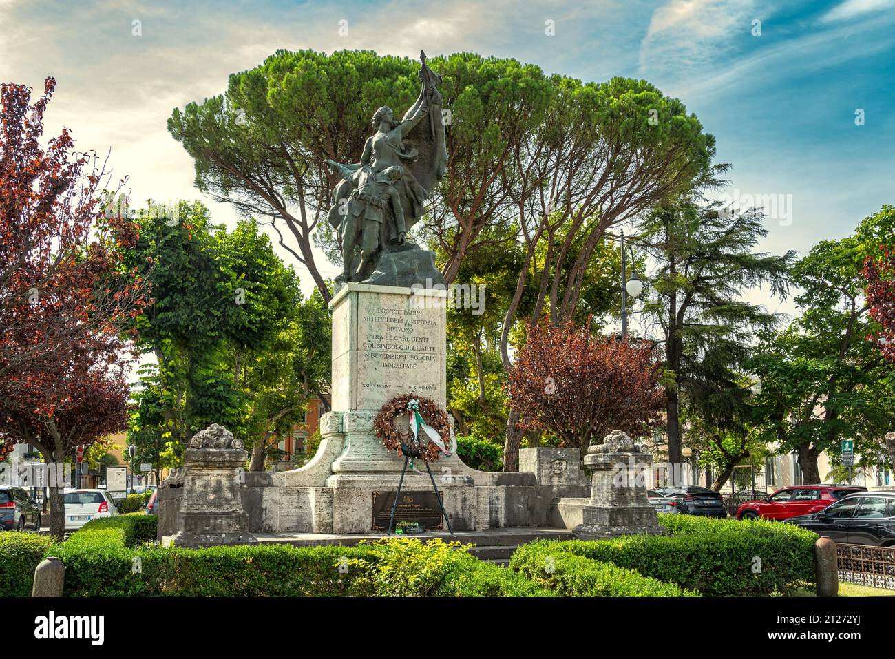 Monument commemorating the war dead and gold medal for civil valor in the center of one of the main squares of the city. Popoli, Abruzzo Stock Photo