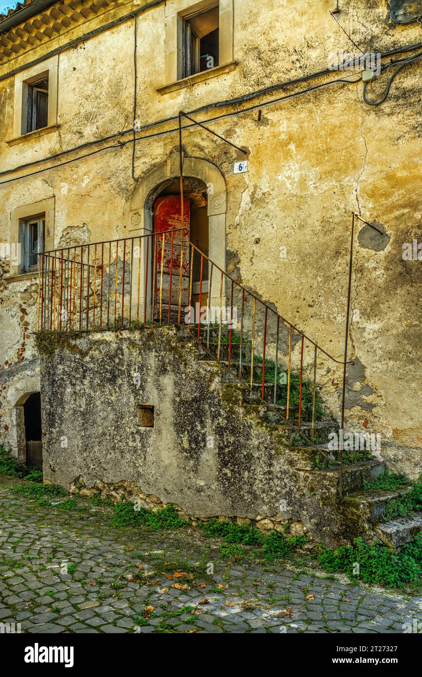 Glimpses of the medieval village with covered steps and stone houses of Santa Maria del Ponte.Tione degli Abruzzi, Abruzzo, Italy, Europe Stock Photo