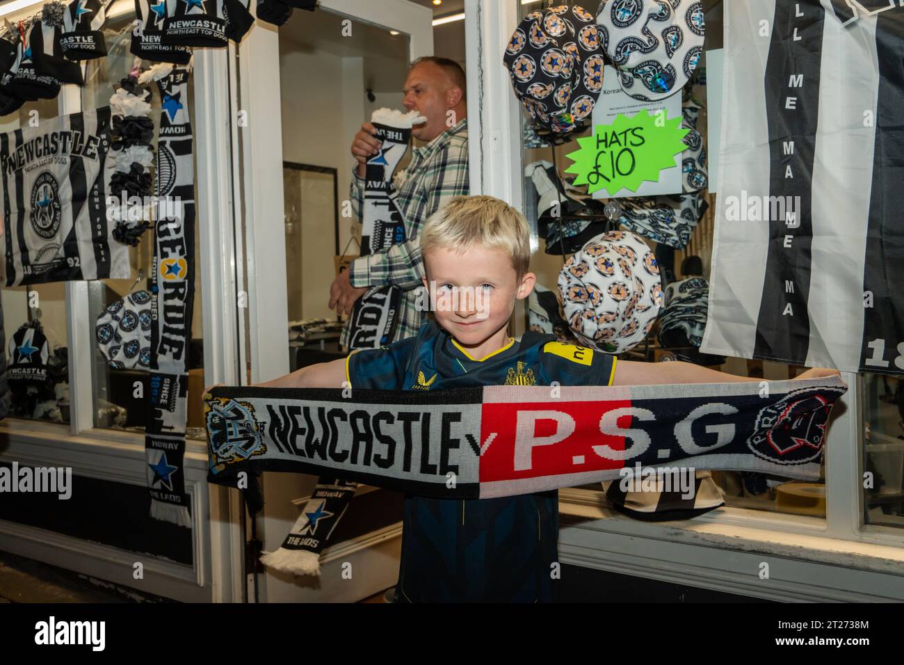 A young fan in the street ahead of the Newcastle United v PSG - Paris Saint Germain UEFA Champions League match in Newcastle upon Tyne, UK Stock Photo